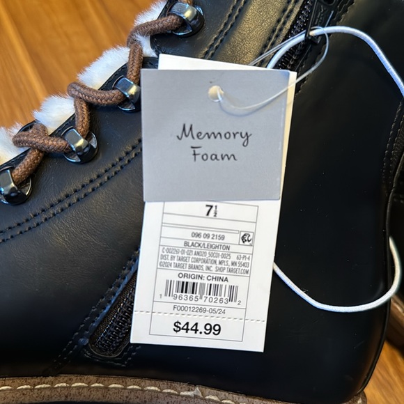 Leighton Hiking Boots - Picture 14 of 15